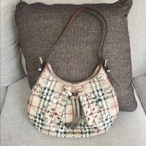Burberry shoulder bag. 100% authentic.